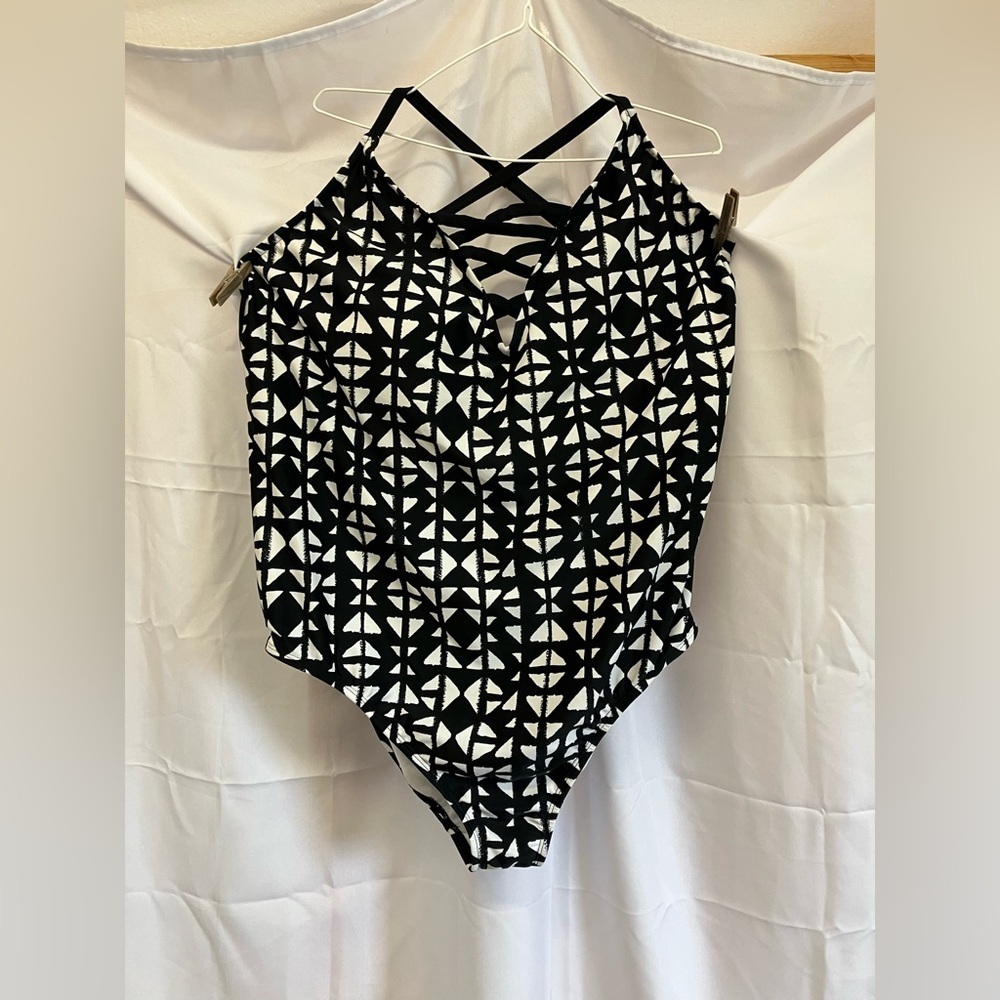 Time and Tru Black and White One Piece Swimsuit with Geometric Design